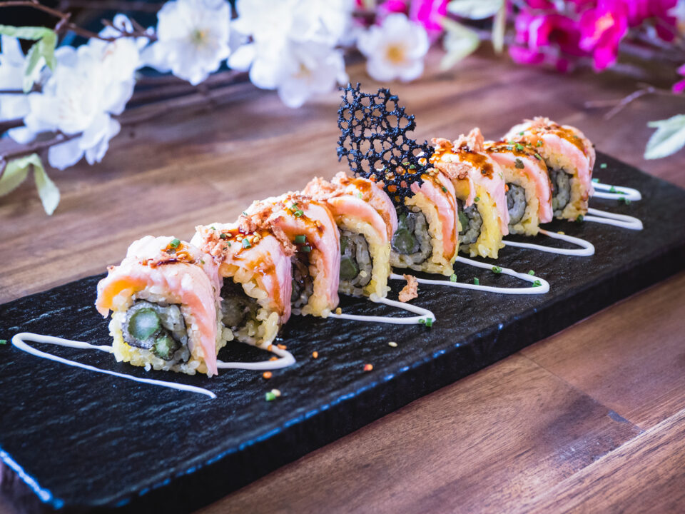 67_lachs_safuran_rolle_edo_sushi 67_lachs_safuran_rolle_edo_sushi